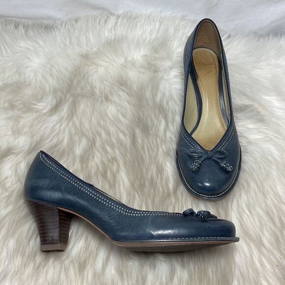 Clarks Blue Leather Heels Bow Trim Sz 6 - Picture 1 of 6